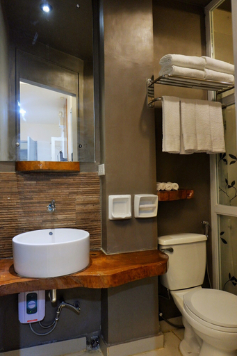 Bathroom 4, Kamusta Boutique Hotel, Malay
