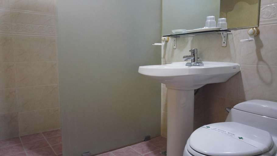 Bathroom 3, Loa Hotel, Nam