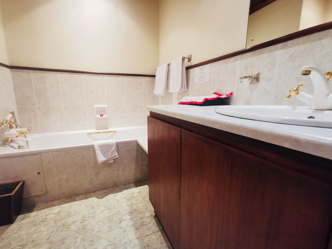 Bathroom 4, La Mada Hotel, Roysambu