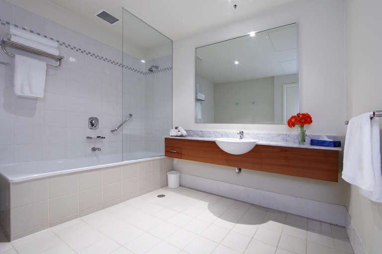 Bathroom 5, Seasons Botanic Gardens, Melbourne
