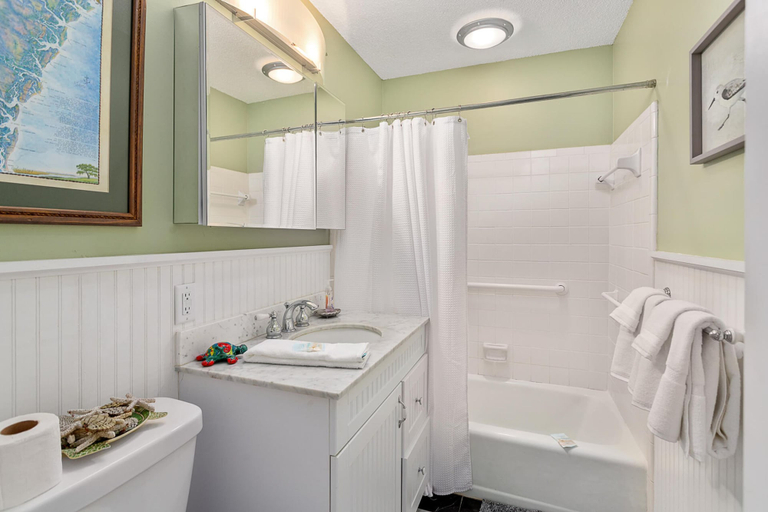 Bathroom 4, 425 Magnolia Unit I by Hodnett Cooper, Glynn