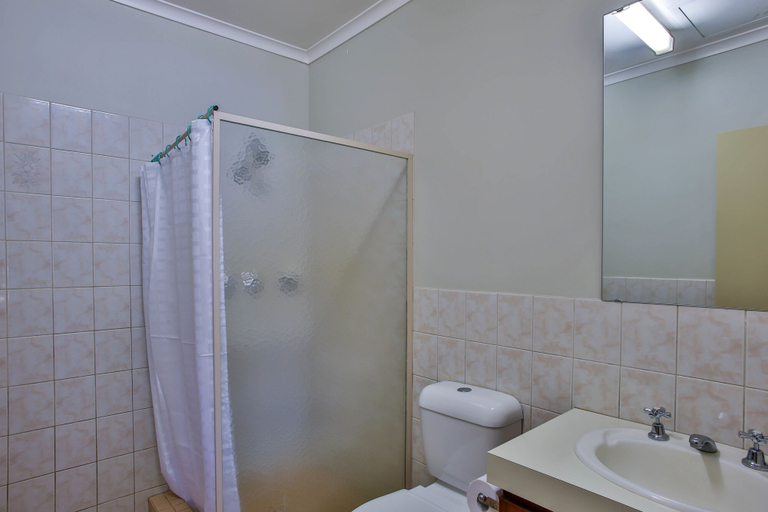 Bathroom 5, Bayside Holiday Apartments, Broome