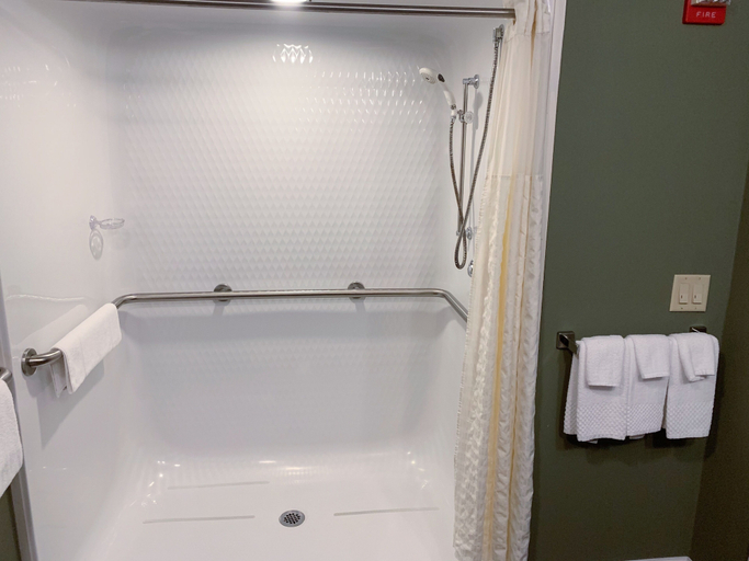 Bathroom 4, Sleep Inn & Suites Queensbury - Lake George, Warren