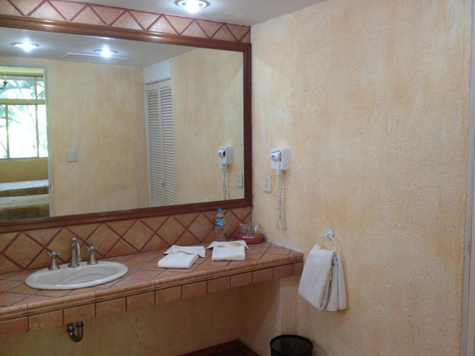 Bathroom 4, CALLI, Dist. Tehuantepec