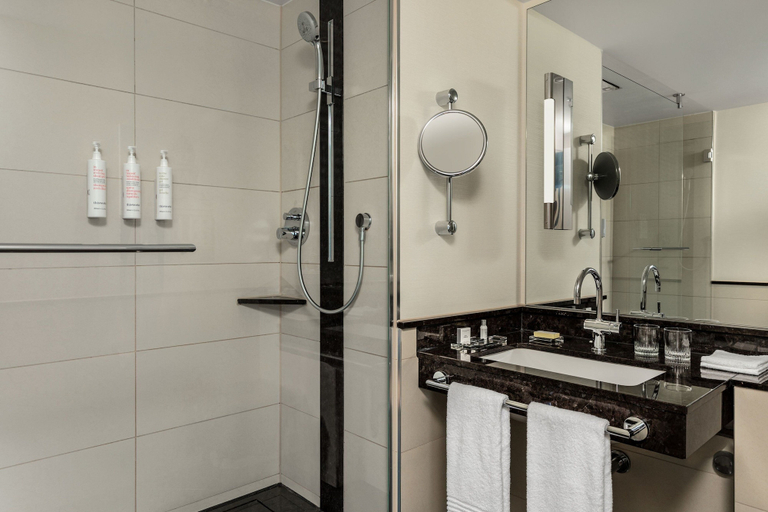 Bathroom 5, Berlin Marriott Hotel, Berlin