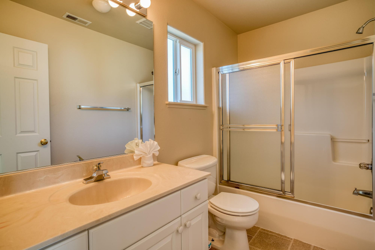 Bathroom 4, Storm Watchers Pointe, Lincoln