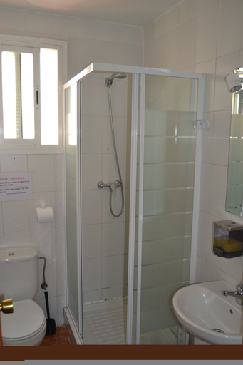 Bathroom 2, Hostal Enebral, Madrid