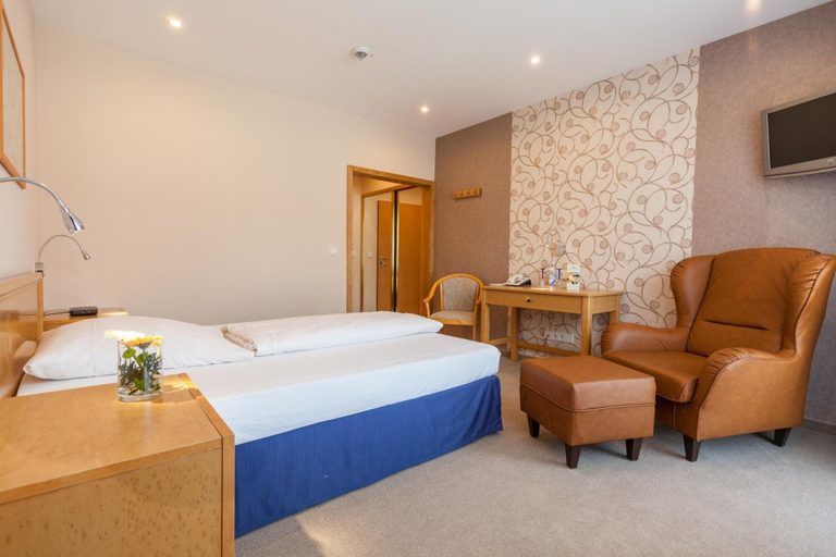 Bedroom 4, Landhotel Weserblick, Höxter