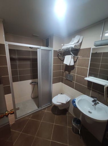 Bathroom 5, Hotel Akyildiz, Fatih