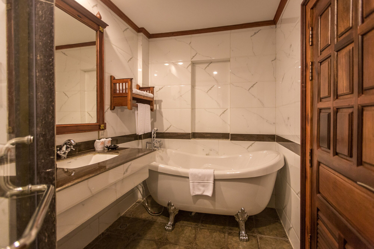 Bathroom 5, Empress Residence Resort & Spa, Siem Reap