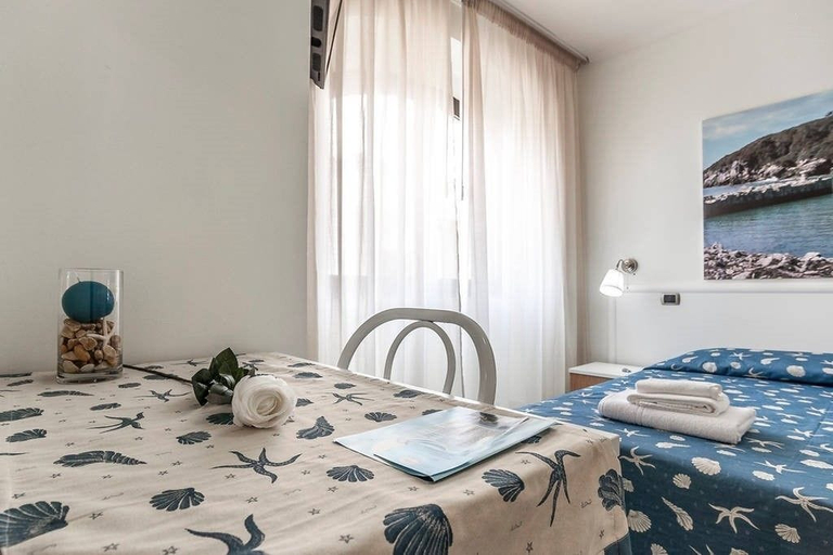 Bedroom 4, Hotel Tirreno, Latina