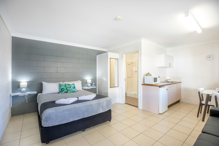 Bedroom 2, Banjo Paterson Motor Inn, Rosslea