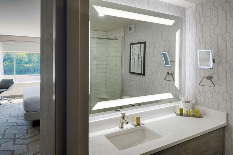 Bathroom 5, The Kingsley Bloomfield Hills - a DoubleTree by Hilton, Oakland