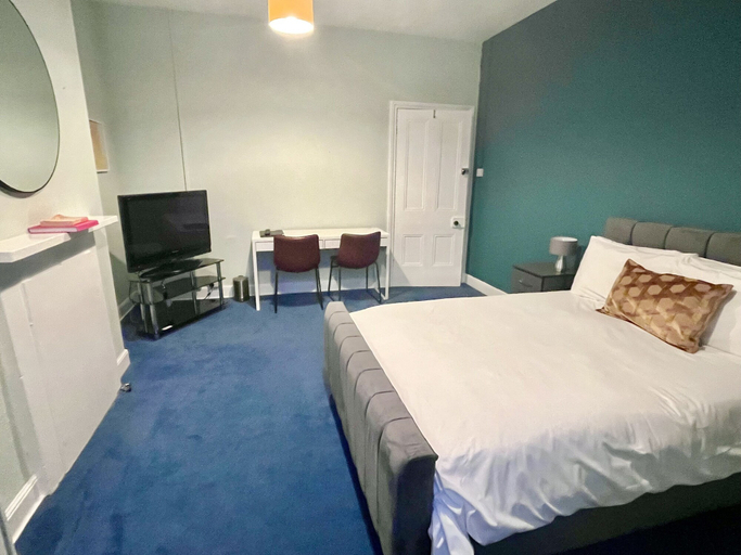 Bedroom 4, Blue Piano, Birmingham