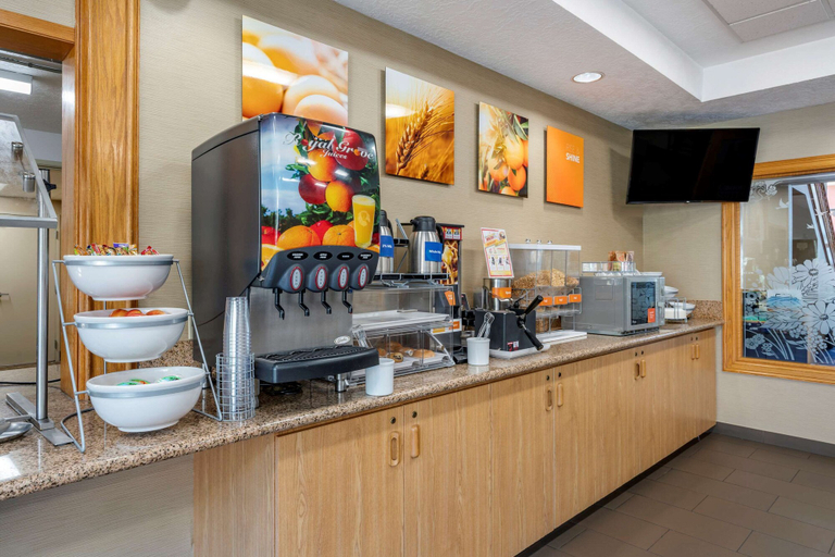 Food & Drinks 5, Comfort Suites Salem, Marion