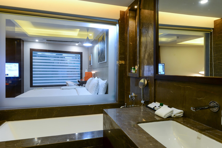 Bathroom 5, Howard Johnson by Wyndham Kolkata, North 24 Parganas