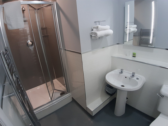 Bathroom 3, The Hanover Hotel, Sefton
