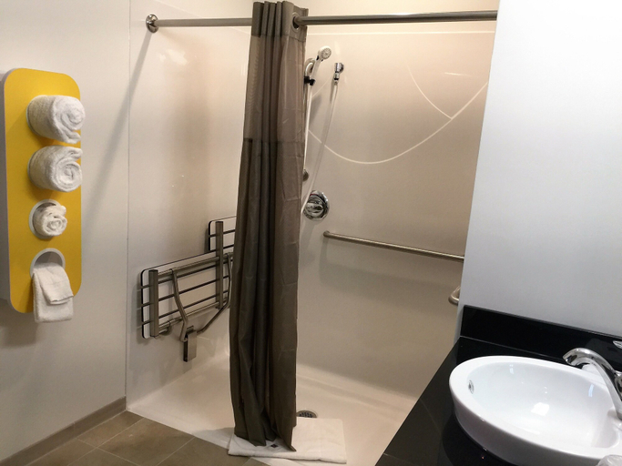 Bathroom 3, Motel 6 Mankato, MN, Blue Earth