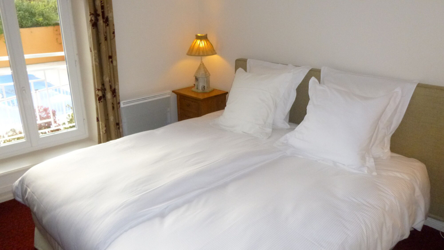 Bedroom 2, Chez La Rose, Rhône