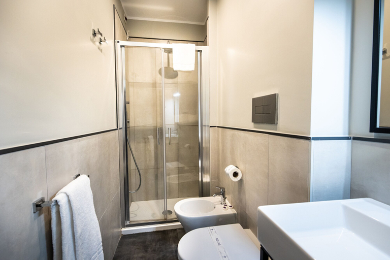 Bathroom 5, The Cross Hotel, Roma