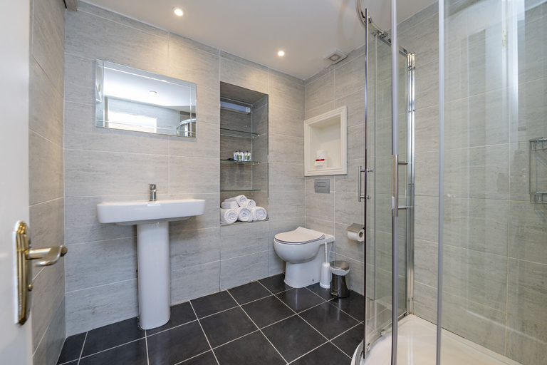 Bathroom 4, Castle Hotel, Dublin