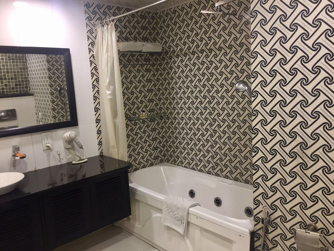 Bathroom 5, Taurus Sarovar Portico, Delhi