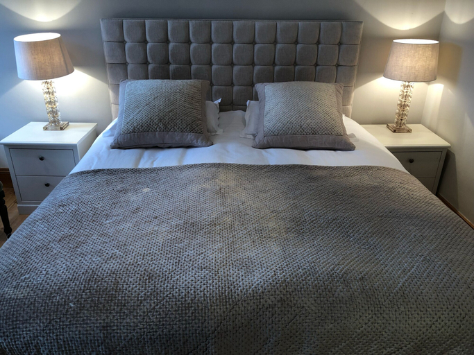 Bedroom 2, Berkeley Coach House, Wiltshire