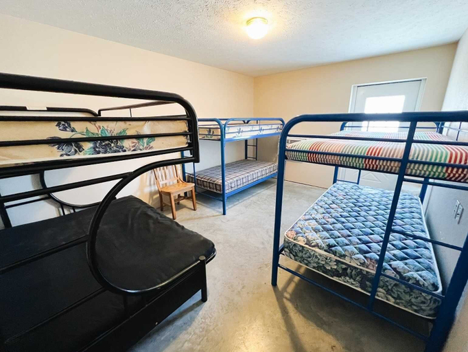Bedroom 2, Beaver Dam Dive Shop and Resort, Carroll