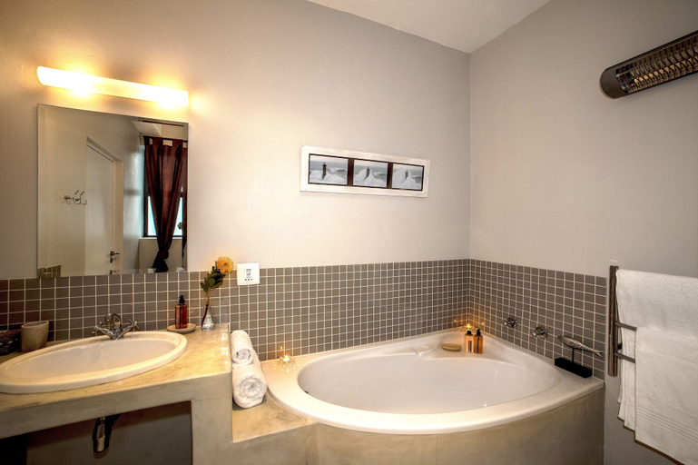 Bathroom 5, Mariner Guesthouse, City of Cape Town