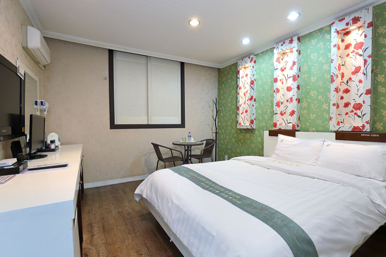 Bedroom 3, Suncheon Noblesse Hotel, Suncheon