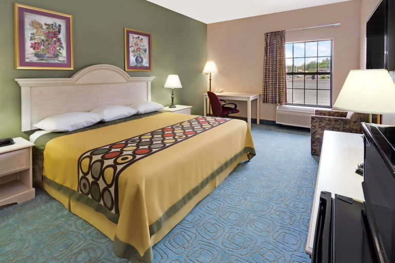 Bedroom 5, Super 8 by Wyndham Freeport, Stephenson