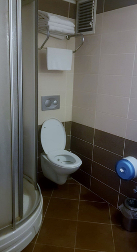 Bathroom 5, Hotel Akyildiz, Fatih