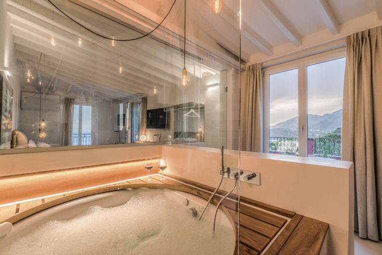 Bathroom 5, Il Sogno di Manarola by The First, La Spezia