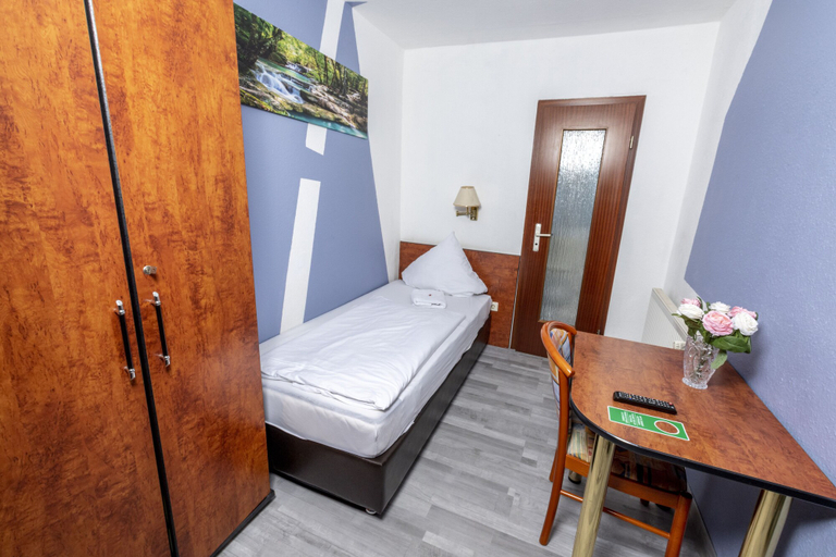 Bedroom 3, Hotel Stern, Stuttgart