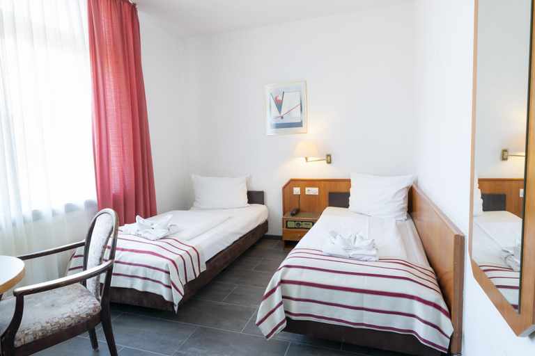 Bedroom 2, Hotel Astoria am Urachplatz, Stuttgart