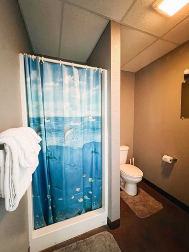 Bathroom 3, Beaver Dam Dive Shop and Resort, Carroll