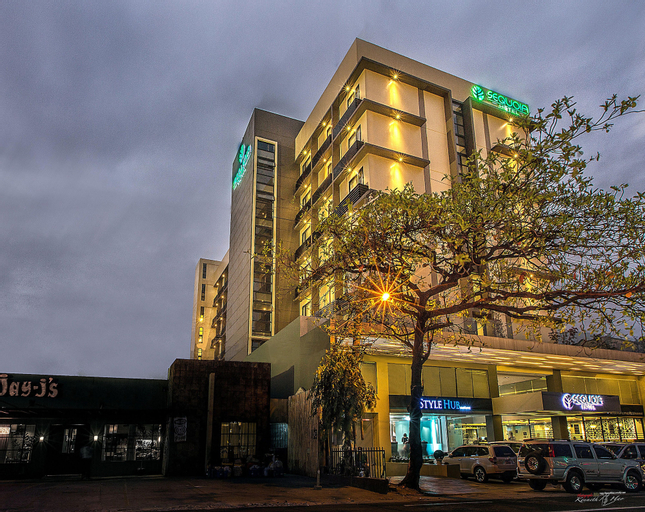 Exterior & Views 23