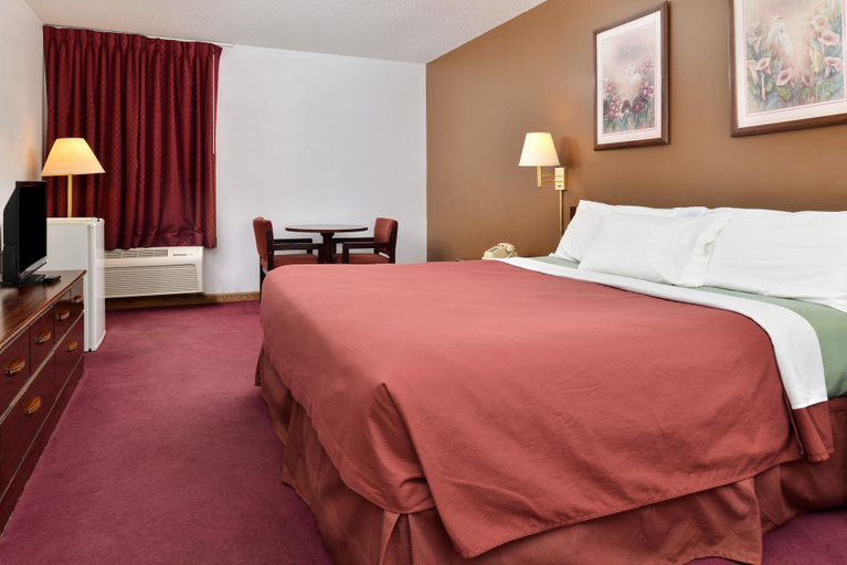 Bedroom 3, Americas Best Value Inn Beardstown, Cass