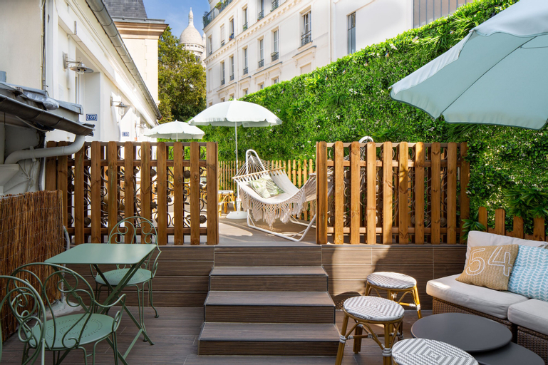 Le Village Montmartre by Hiphophostels, Paris