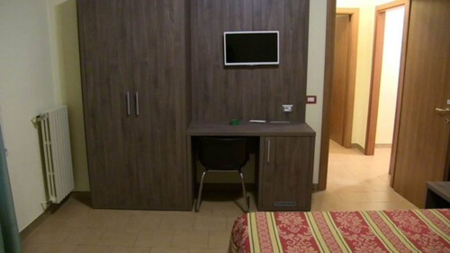 Bedroom 4, Hotel Due Pini, Potenza