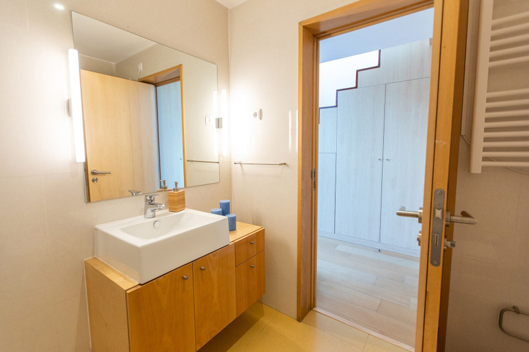 Bathroom 4, CM Antas Studios, Porto