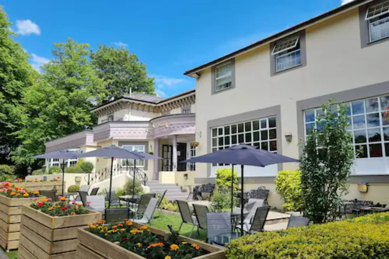 Exterior & Views 1, Reigate Manor, Surrey
