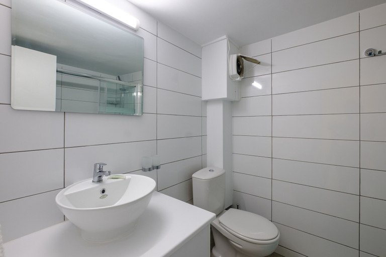 Bathroom 3, Anonymous - 2BR - 2Floors - Central