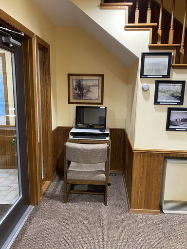 Others 4, AmeriVu Inn and Suites, Price