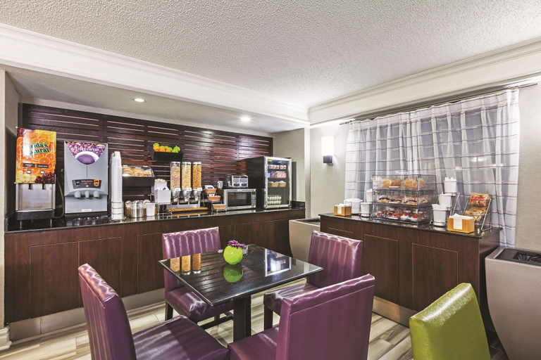 Food & Drinks 5, La Quinta Inn by Wyndham Midland, Midland