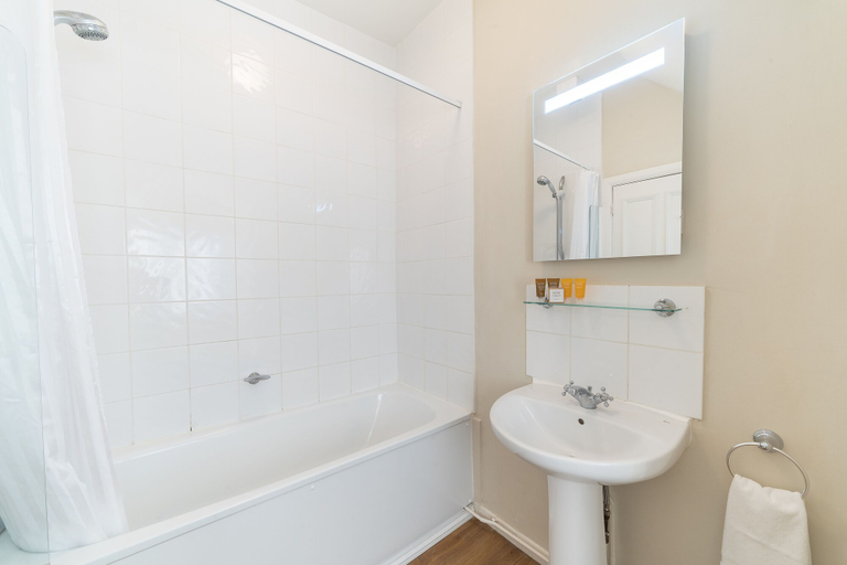 Bathroom 5, Beaulieu Hotel, Hampshire