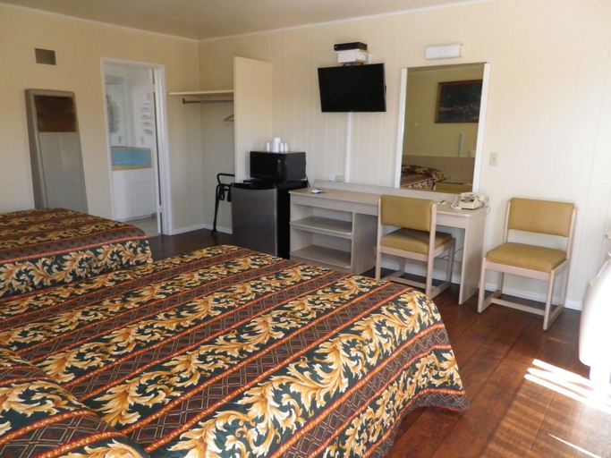 Bedroom 3, San Marcos Motel, Santa Barbara
