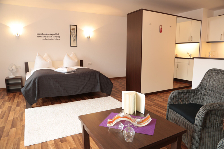 Bedroom 4, Hotel am Marktplatz, Rottal-Inn