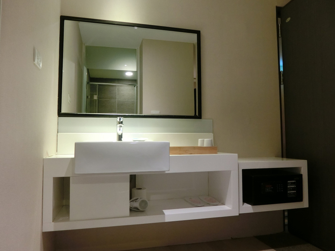 Bathroom 4, Travel Art Inn, Chiayi City