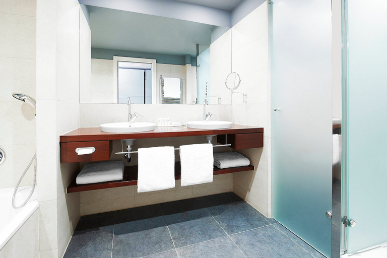Bathroom 5, Le Meridien Ra Beach Hotel & Spa, Tarragona